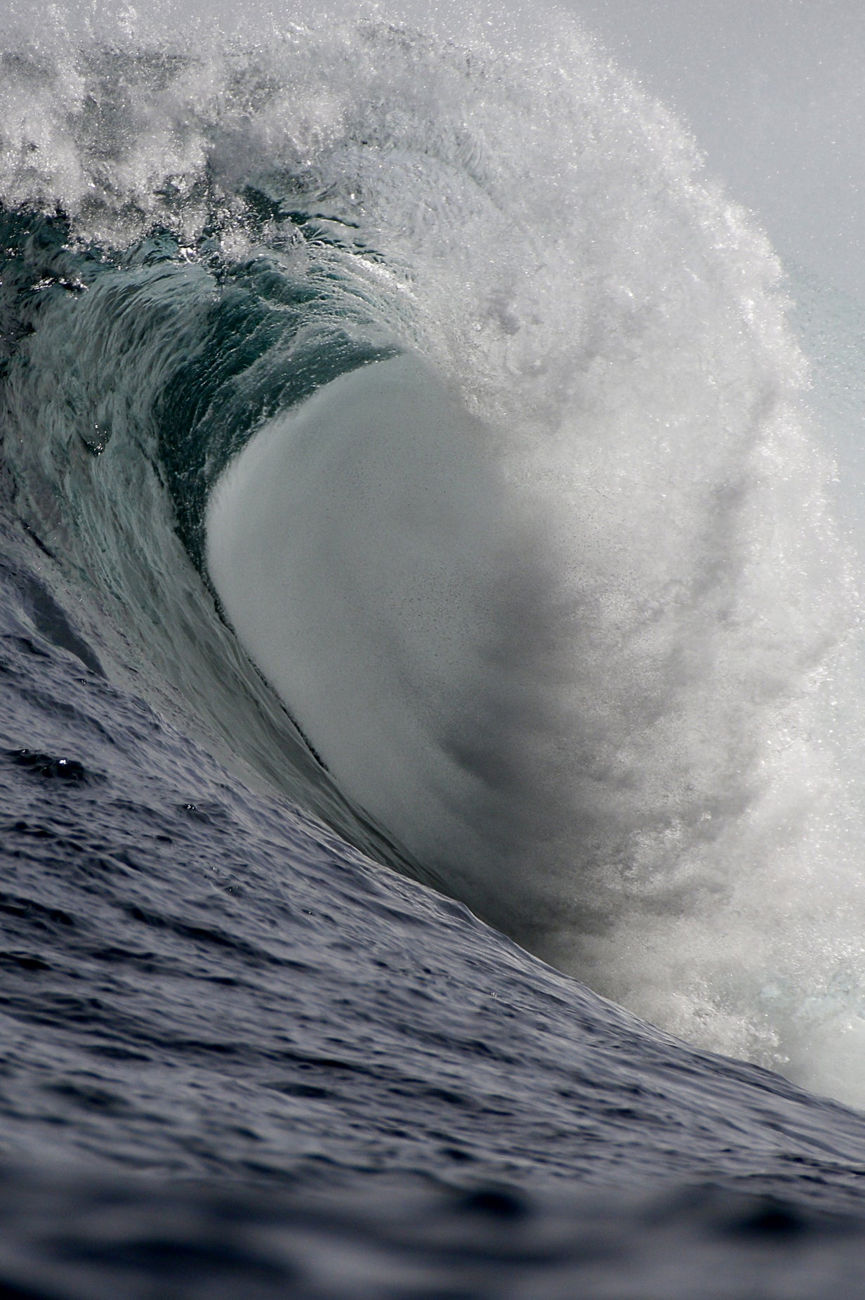 Powerful wave curling over itself, Dungeons
