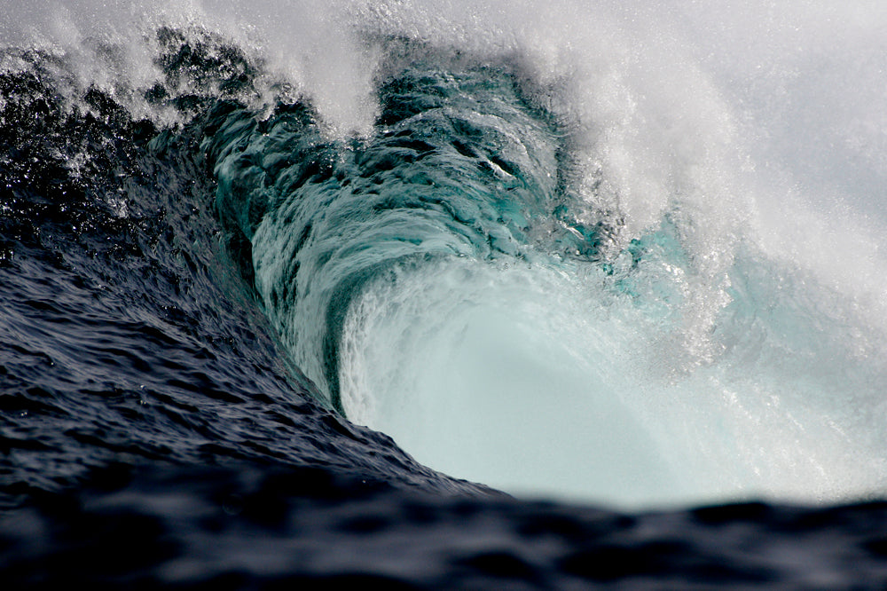 Turbulent large ocean wave with swirling water
