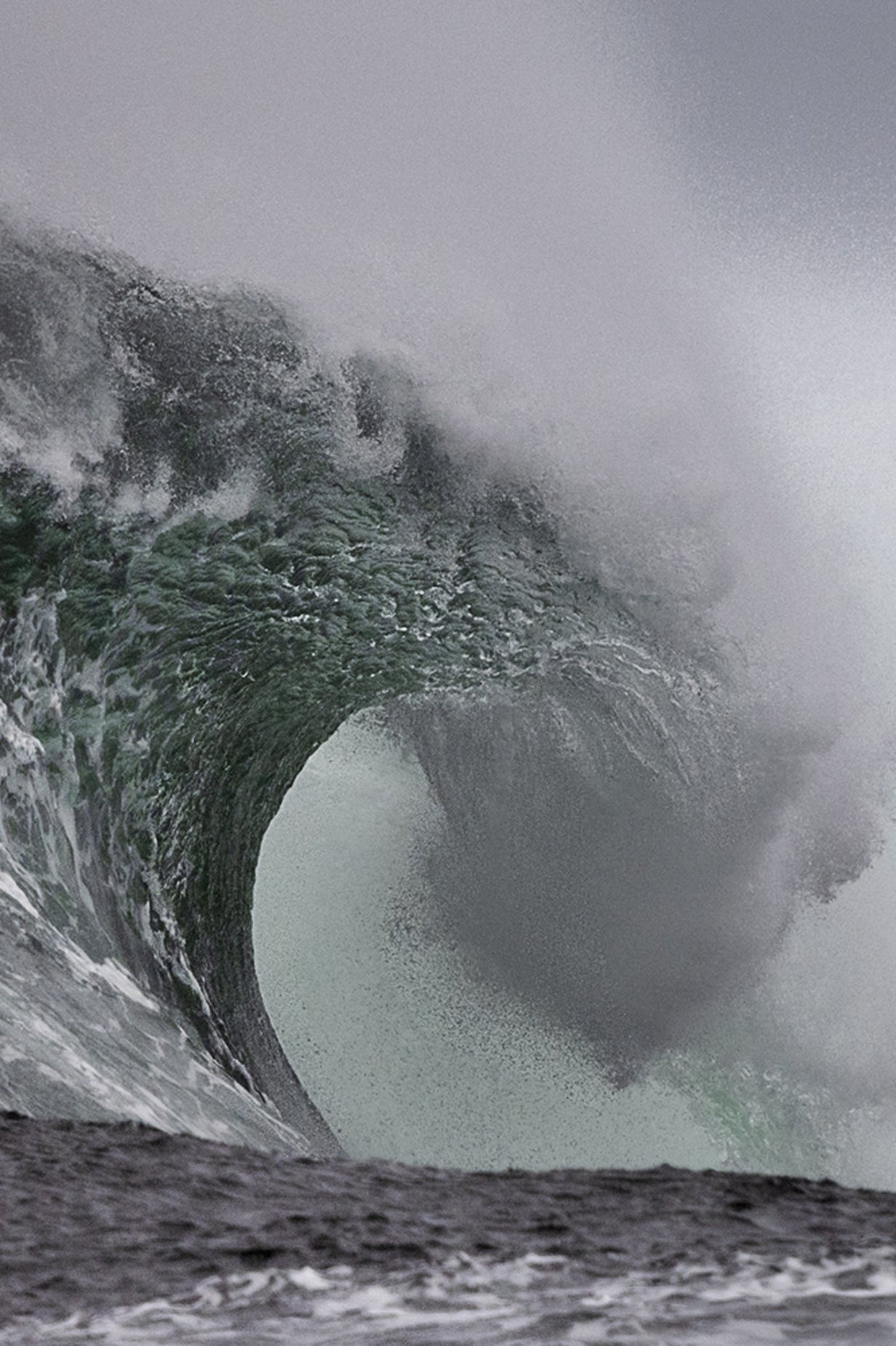 Large wave with misty atmosphere in a natural setting